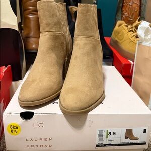 NEW NIB Lauren Conrad Tan Suede Ankle Boots Size 8.5 Booties